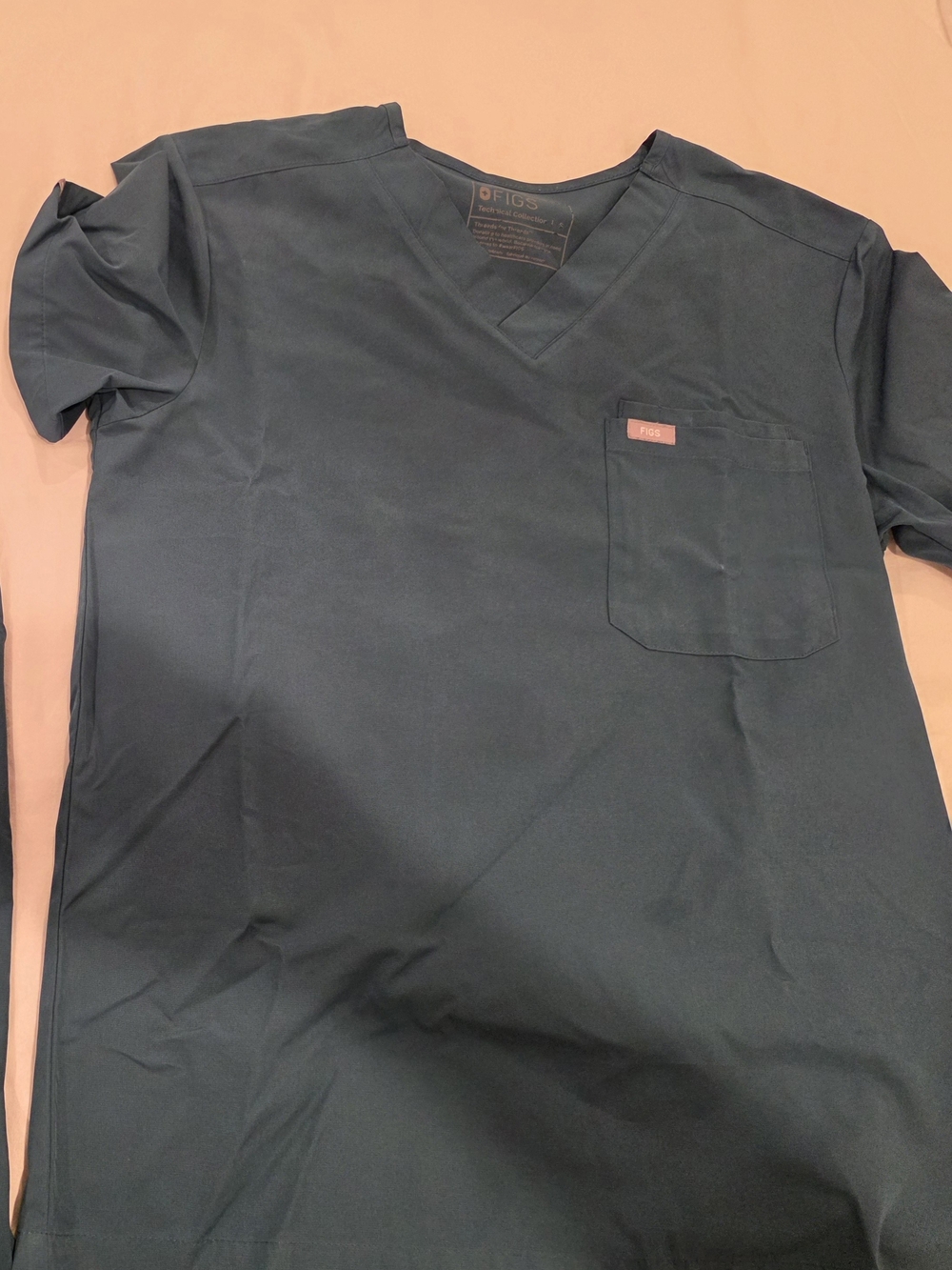 FIGS Men's V-Neck Pocket Scrub Top And Jogger Pants